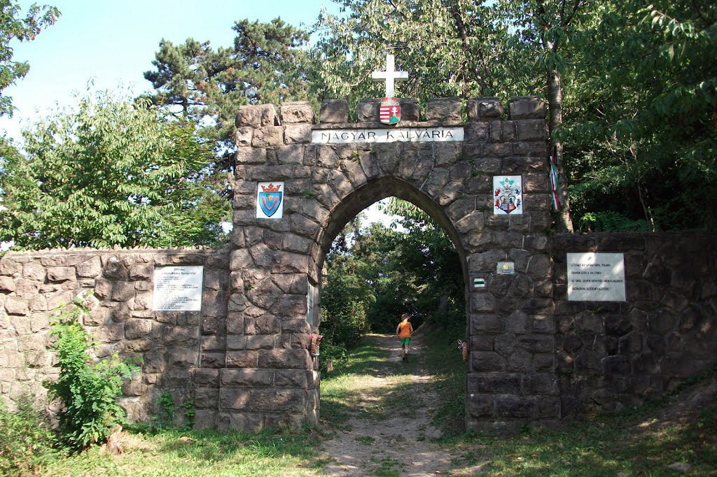 Hungarian revisionist memory between the two world wars – Hungarian Calvary, the 100th National Flag Monument